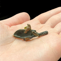 雀と杵のピンブローチ