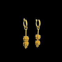 金の粒ピアス