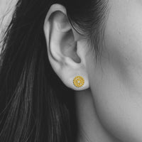 ダイヤの花輪ピアス