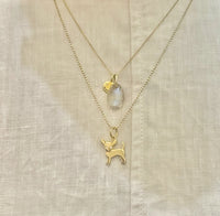 瞳を輝かせるフレンチブルドッグチャーム