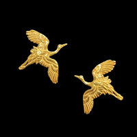 飛翔する鶴ピアス