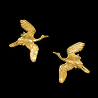 飛翔する鶴ピアス