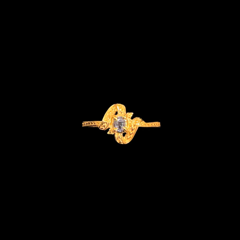 光を結ぶボウタイ(アレキサンドライト)