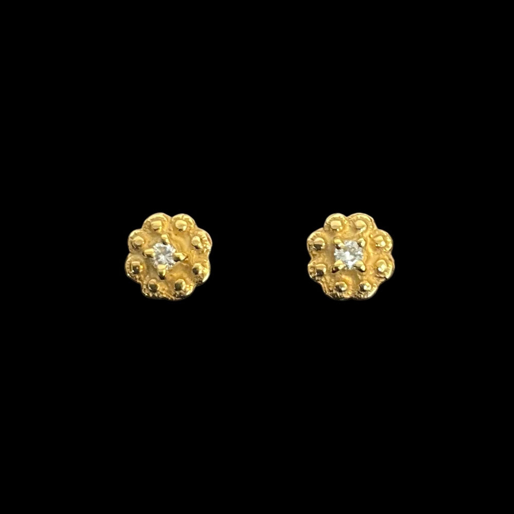 小さなお花のピアス
