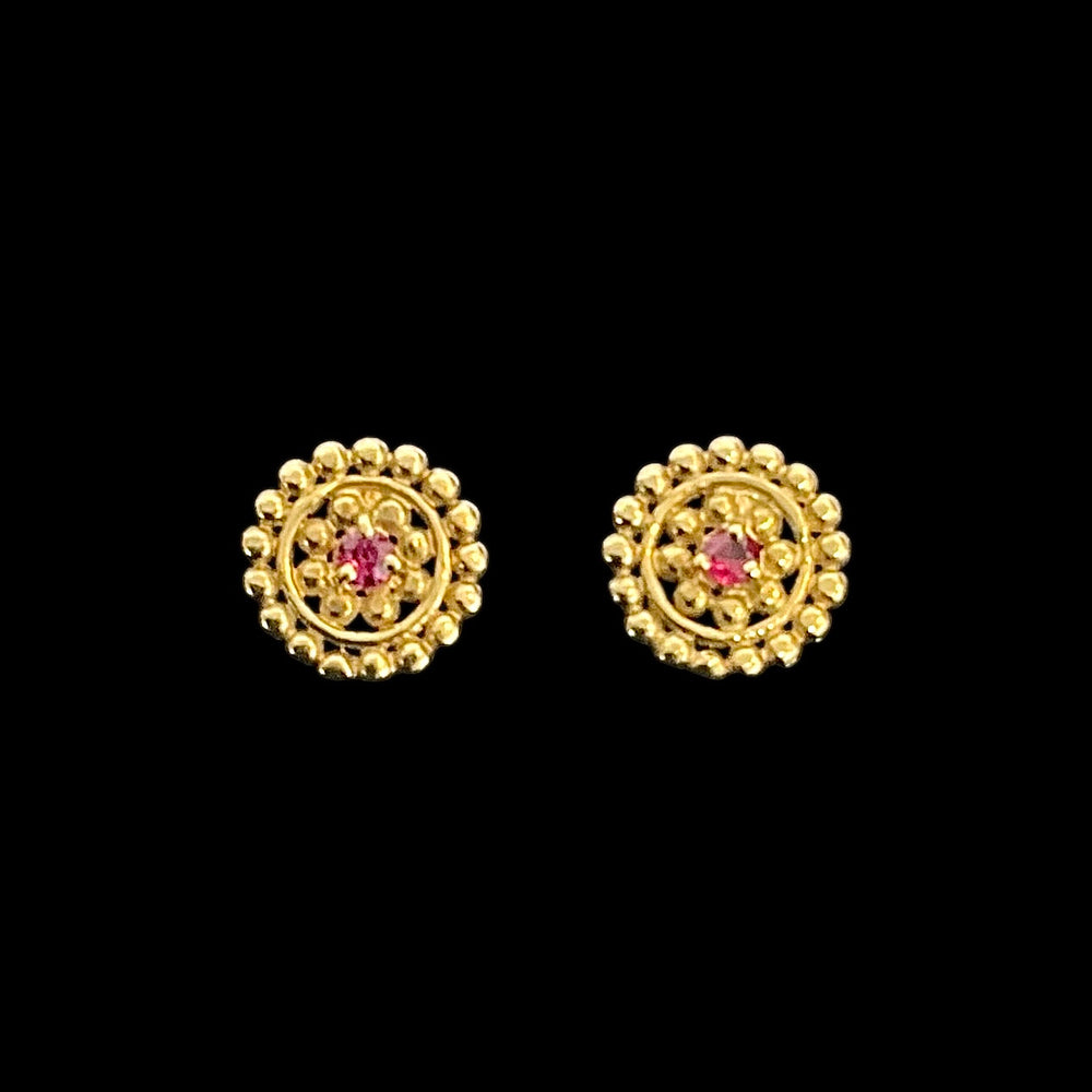 花輪のピアス(ルビー)